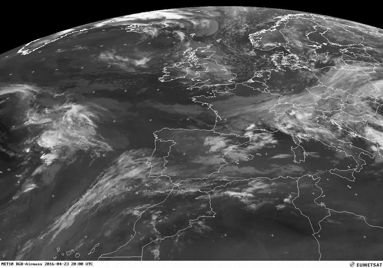 Fig. 1. Immagine da satellite per la notte su Domenica 24 Aprile. Nuvolositá diffusa sull’Italia centro-settentrionale con cellule temporalesche evidenti sulla pianura padana centro-orientale. Stau sui versanti esteri alpini con associate nevicate a quote basse. Fonte: www.wetterzentrale.de